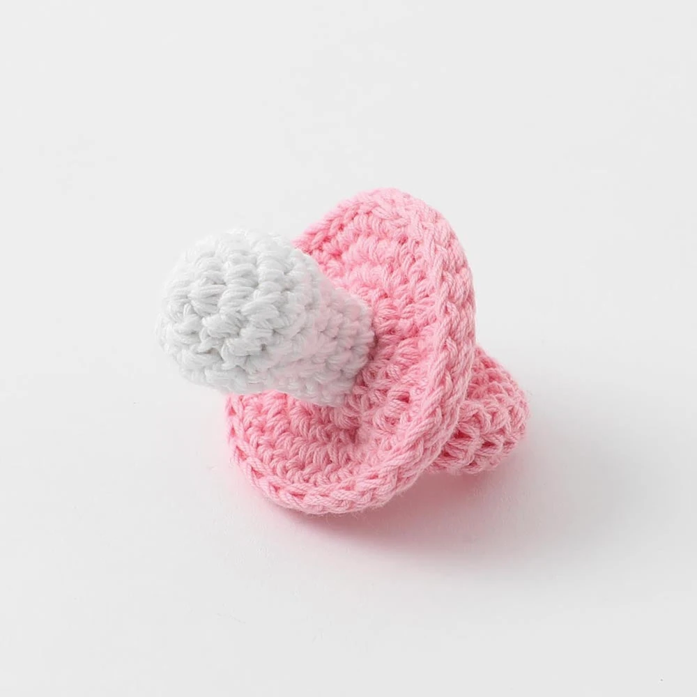 product_image_1763717693.webp 手編みのおしゃぶりおもちゃ - Image 1