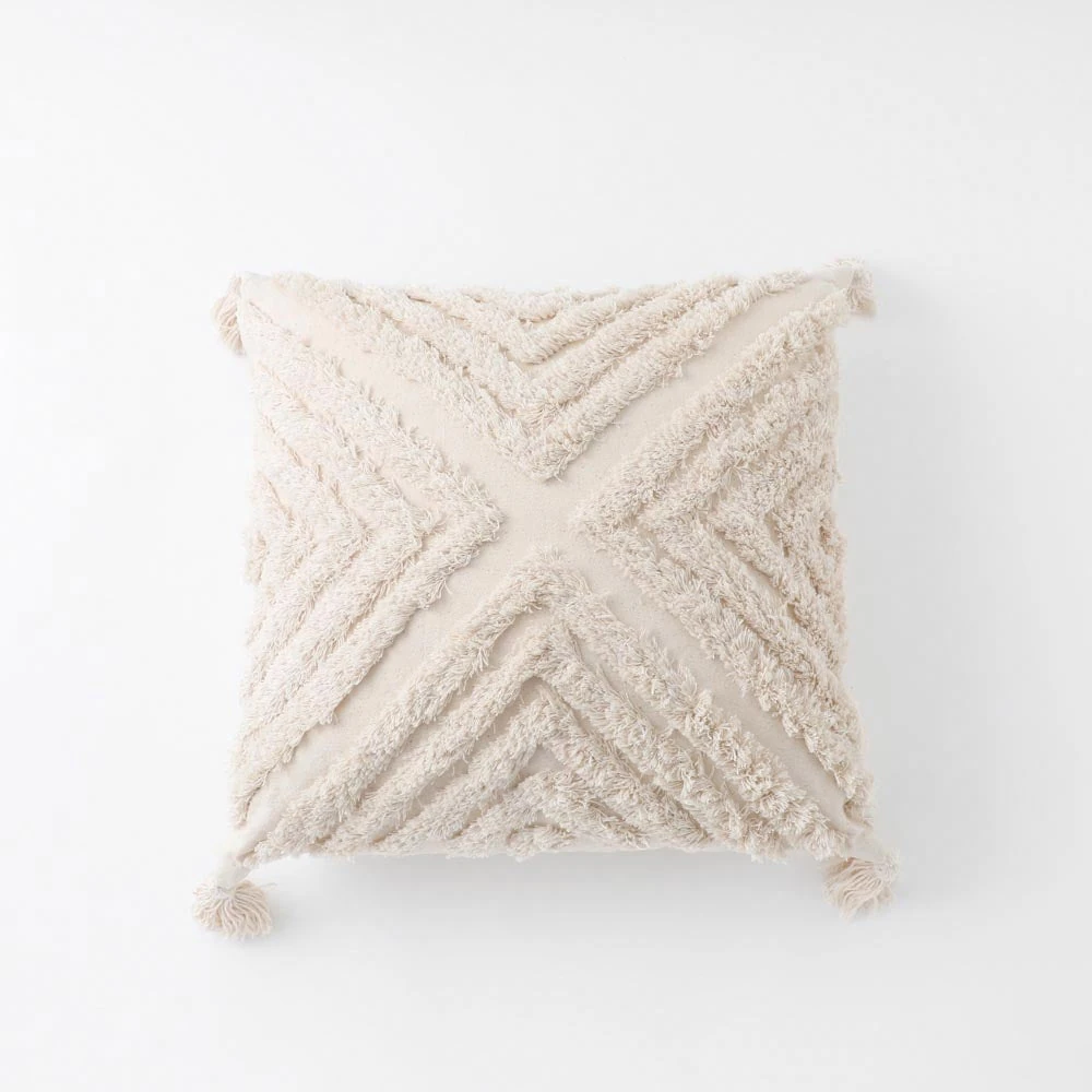 product_image_1763729837.webp トライアングル柄フリンジクッション - Image 1